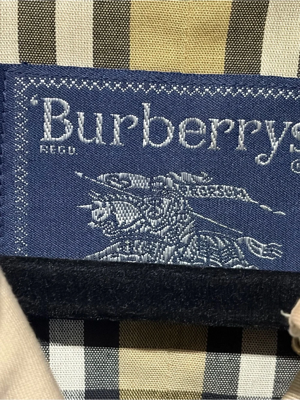 Burberry woman’s khaki Double-Breasted Trench Coat with Belt  and tartan lining - Picture 6 of 10
